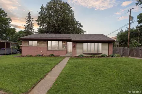 33787 Chief Ln, Westland, MI 48185