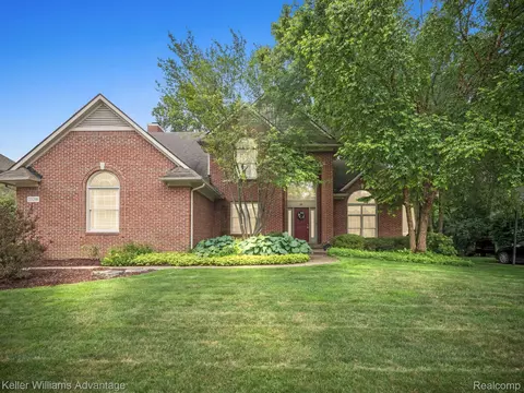 23298 Mystic Forest Dr, Novi, MI 48375