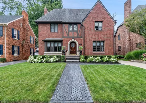 117 Moran Rd, Grosse Pointe Farms, MI 48236