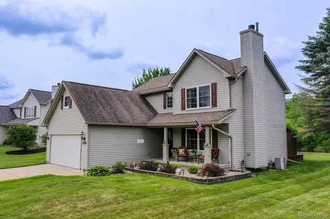 1316 Cristina Dr, Fenton, MI 48430