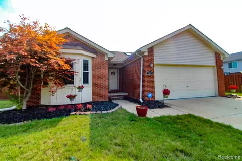 21073 Briarwood St, Trenton, MI 48183