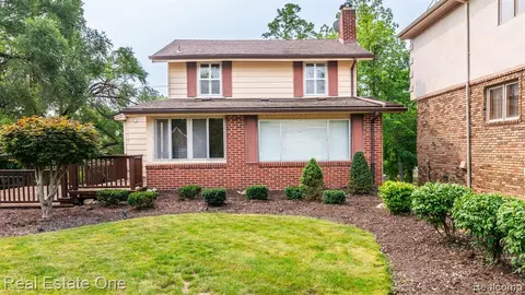 6877 Dandison Blvd, West Bloomfield, MI 48324