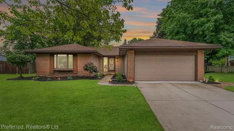 21885 Nottingham, Woodhaven, MI 48183
