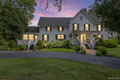 5245 N Adams Rd, Rochester, MI 48306