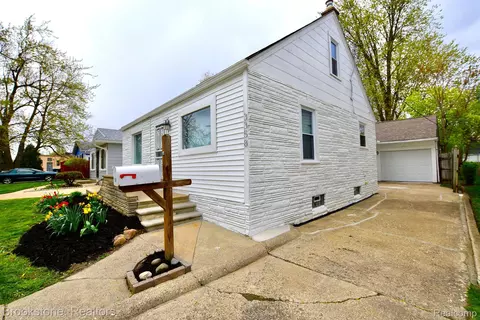 3358 Cummings Ave, Royal Oak, MI 48073