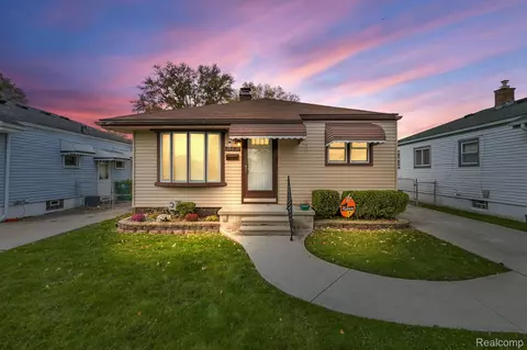 24639 Lexington Ave, Eastpointe, MI 48021