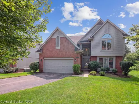 30516 Hazelwood Ct, Farmington Hills, MI 48331