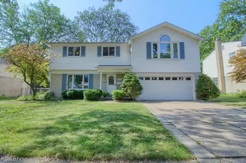 39175 Parkhurst St, Livonia, MI 48154