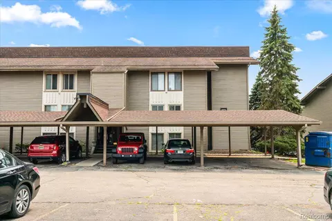 836 Cliffs Dr #206D, Ypsilanti, MI 48198