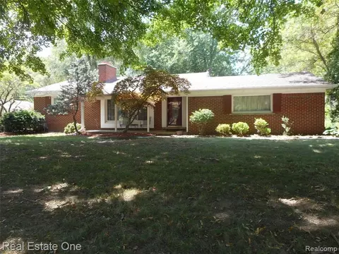 29041 Aranel St, Farmington Hills, MI 48334