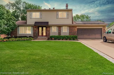 22660 Shadowpine Way, Novi, MI 48375