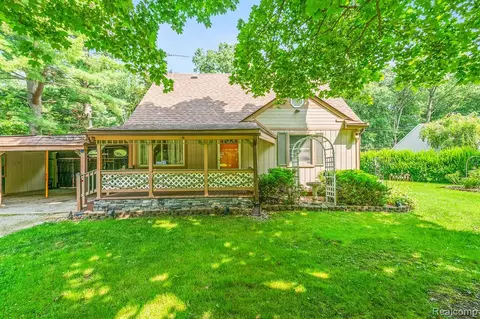 40430 Harris Rd, Belleville, MI 48111
