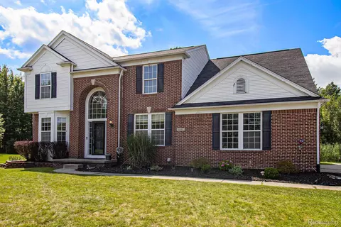 6161 Creekside Crt Ct, Grand Blanc, MI 48439