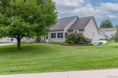 4420 Maple Pointe Trl, Grand Blanc, MI 48439