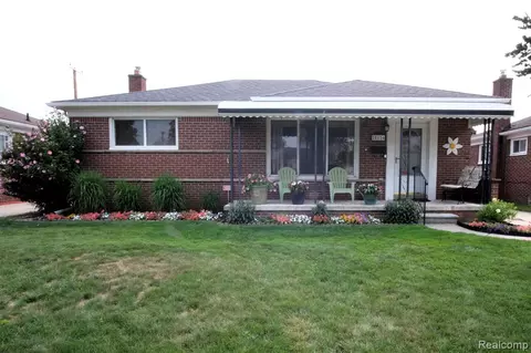 28116 Palmer Blvd, Madison Heights, MI 48071