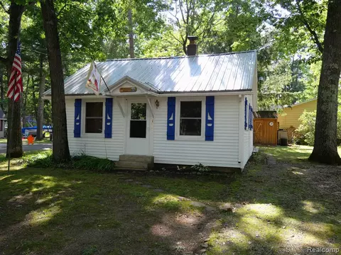 2403 Treasure Blvd, Roscommon, MI 48653