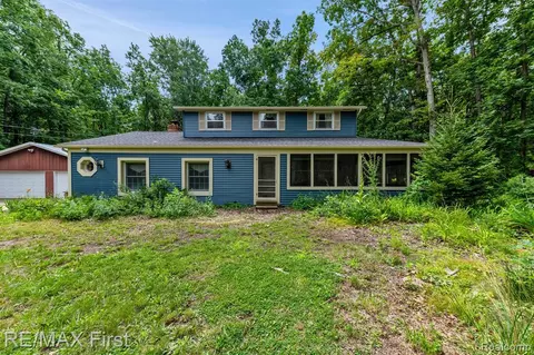 6259 Smith Rd, Linden, MI 48451