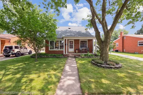 30962 Richland St, Livonia, MI 48150