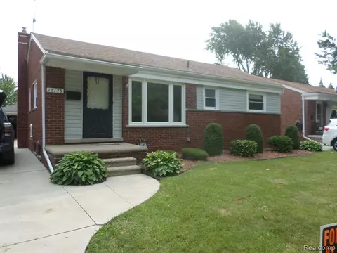 15179 Drake St, Southgate, MI 48195