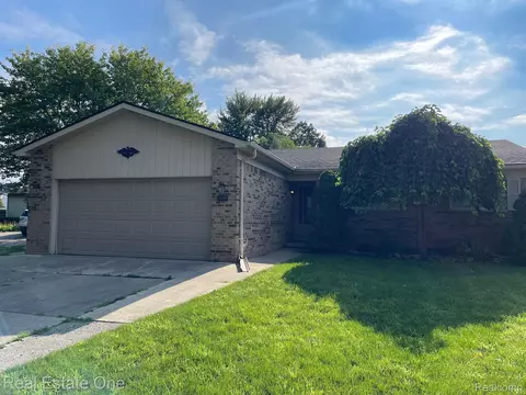 15200 Santa Anita St, Livonia, MI 48154