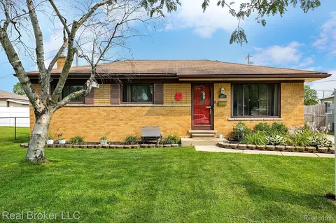 14861 Masonic Blvd, Warren, MI 48088