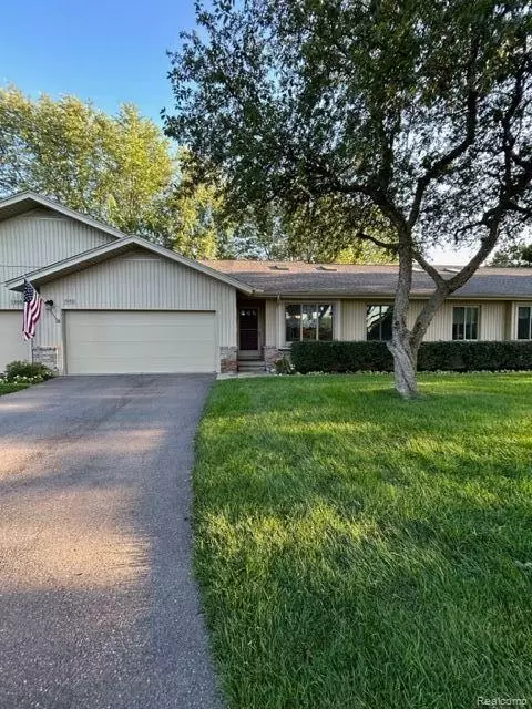 1959 Country Ln, Lake Orion, MI 48360