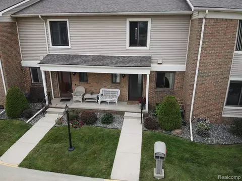 1660 River Rd #6, Marysville, MI 48040