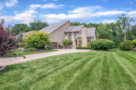 8380 Woodspur Dr, Commerce, MI 48382