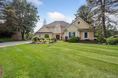 3666 Hi Dale Dr, Orion, MI 48360