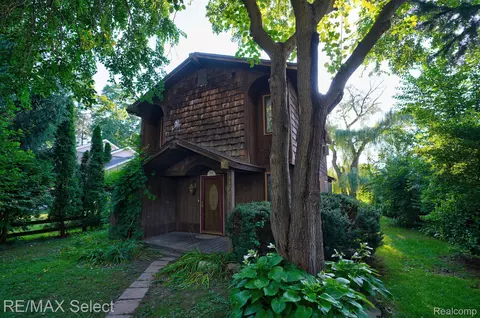 1824 Alsup Ave, Commerce, MI 48382