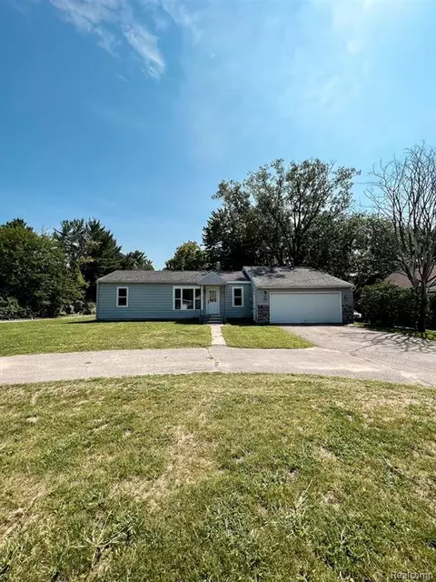 990 52nd St SE, Grand Rapids, MI 49508