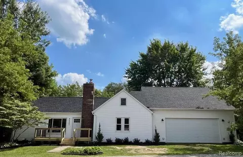 8529 Morris Rd, Goodells, MI 48027