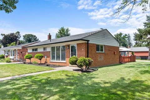 26106 Keith St, Dearborn Heights, MI 48127