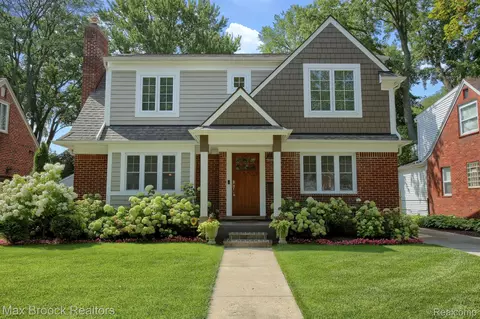 2378 Pembroke Rd, Birmingham, MI 48009