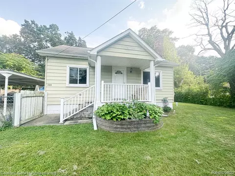 599 Oakland St, Lake Orion, MI 48362