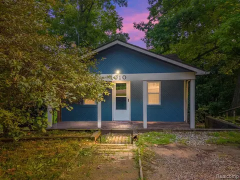 1010 Forest Lake Blvd, Orion, MI 48362