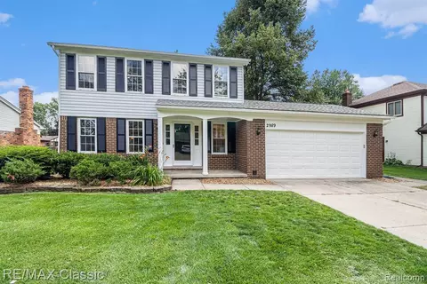 2989 Lessiter Dr, Lake Orion, MI 48360