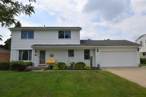 3893 Highland Dr, Troy, MI 48083