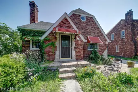 1016 Nottingham Rd, Grosse Pointe Park, MI 48230