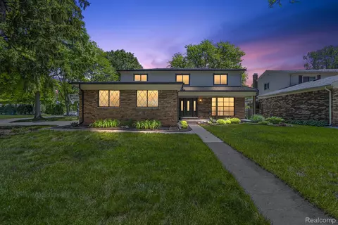 7612 Admiralty Dr, Canton, MI 48187