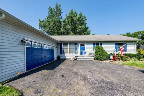 39221 Winkler St, Harrison, MI 48045