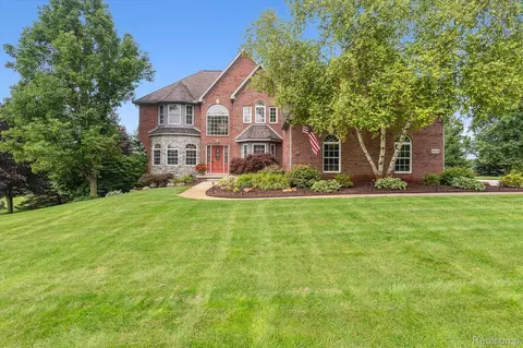 8214 Trail Rdg, Webster, MI 48130