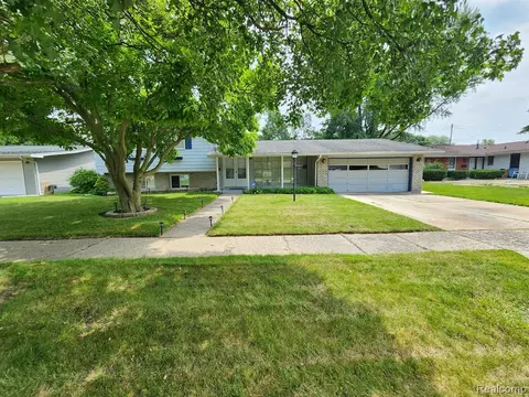 1817 Rockcreek Ln, Flint, MI 48507