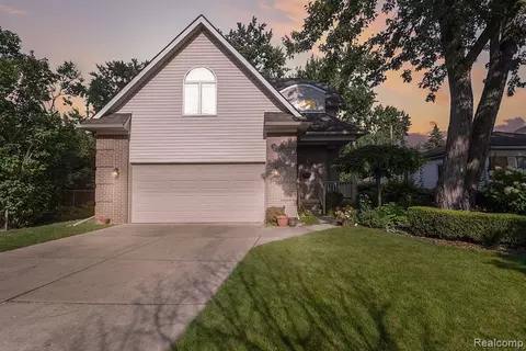 2968 Royal Ave, Berkley, MI 48072
