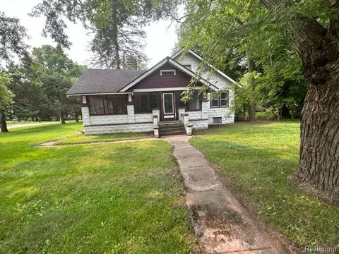 4021 N Duck Lake Rd, Highland, MI 48356