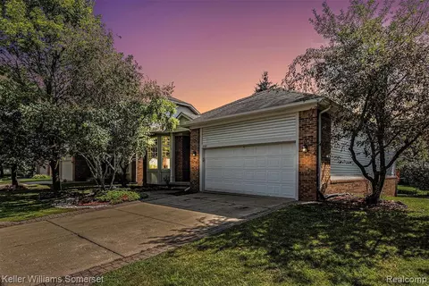 3263 Silverbrook Dr, Rochester, MI 48306