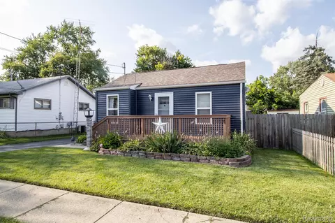 1497 Donovan St, Burton, MI 48529