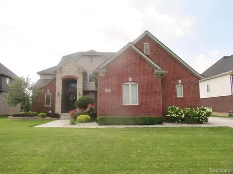 1972 Rosati Ct, Rochester, MI 48307