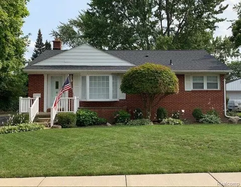 8487 Chesterfield Dr, Swartz Creek, MI 48473