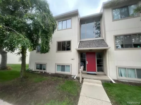 1663 Riverside Dr #3, Rochester Hills, MI 48309
